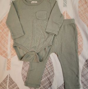 Baby outfit (6-9m)